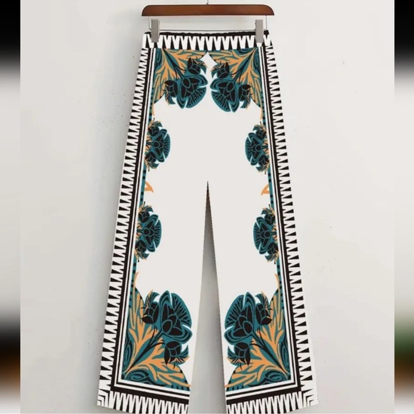 Beautiful jumpsuit for a vacation - Picture 10 of 12